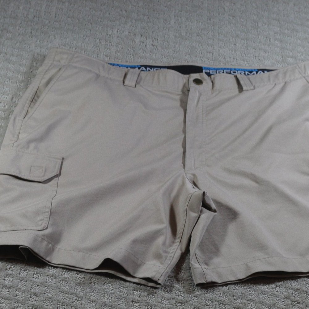 Roundree & Yorke Performance Men's Size 44x8 Khaki-colored Cargo Shorts